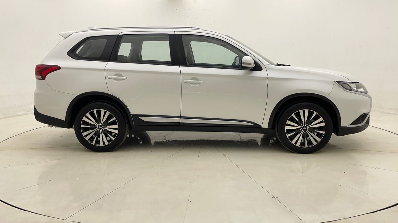 ميتسوبيشي آوتلاندر GLS MID 2.4 | بدون دفعة مقدمة | اختبار القيادة في المنزل