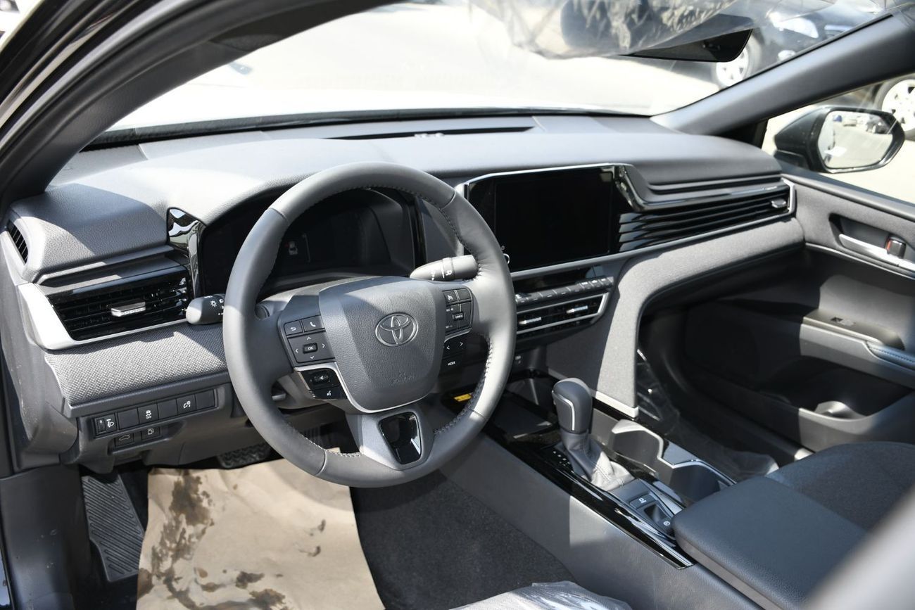 Toyota Camry LE 2.5L with Wireless Charger ( Ready Stock )