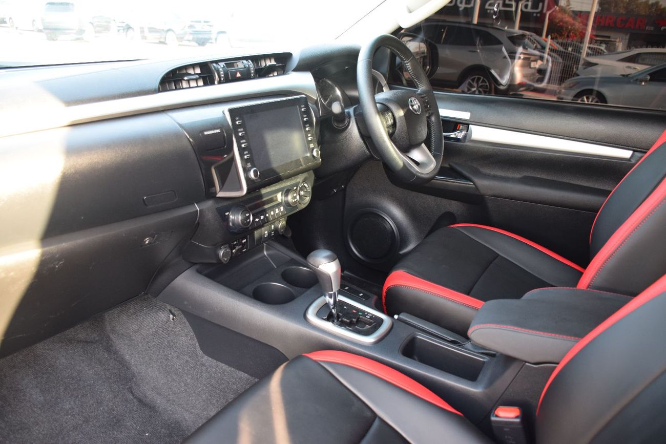 تويوتا هيلوكس 4X4 DIESEL 2.8L KING CAB (Export Only)