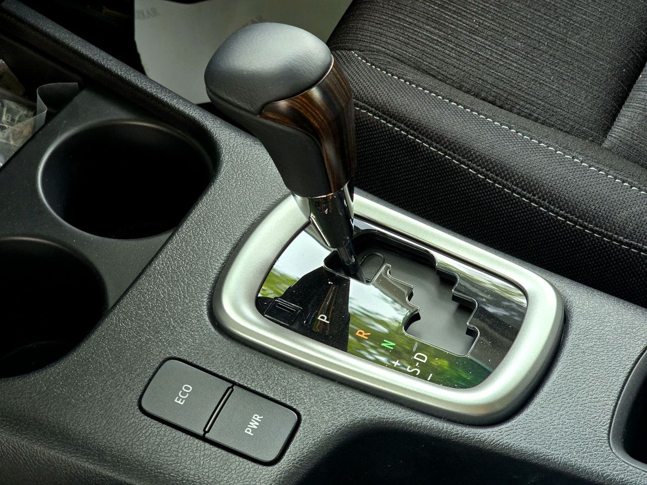 تويوتا هيلوكس TOYOTA HILUX PETROL 2.7 DOUBLE CABIN - A/T - HIGH OPTIONS - PUSH START - 2025 - BLACK INSIDE BLACK -