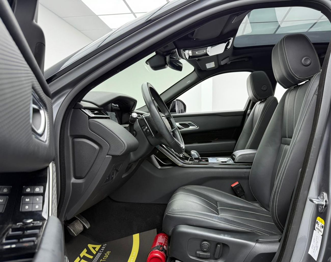 Land Rover Range Rover Velar P250 R-Dynamic 2.0L 2021 Range Rover Velar SE ,Agency Warranty ,Agency Full Service History ,Excelle