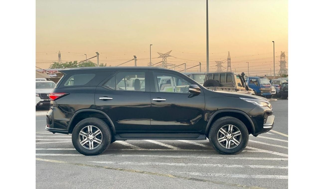 Toyota Fortuner 2016 Toyota Fortuner GX.R 4.0L V6 - AWD 4x4 - MidOption+ 7 Seater - 74,000 km