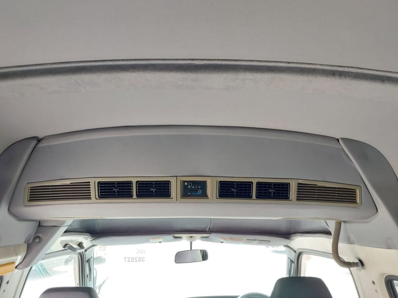 Toyota Hiace TOYOTA HIACE COMMUTER VAN RHD 2001 MODEL 3.0 L DIESEL AUTOMATIC(PM02185)