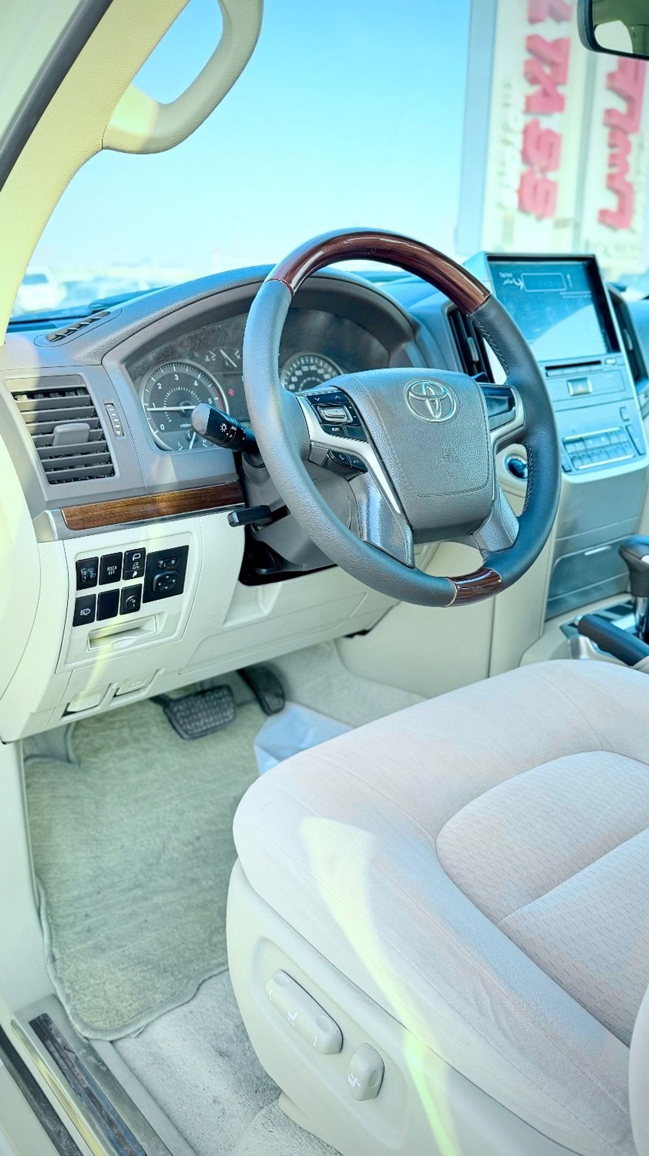 Toyota Land Cruiser 2018 Model GXR Diesel Engine V8 Full Option Very Clean and Perfect Condition