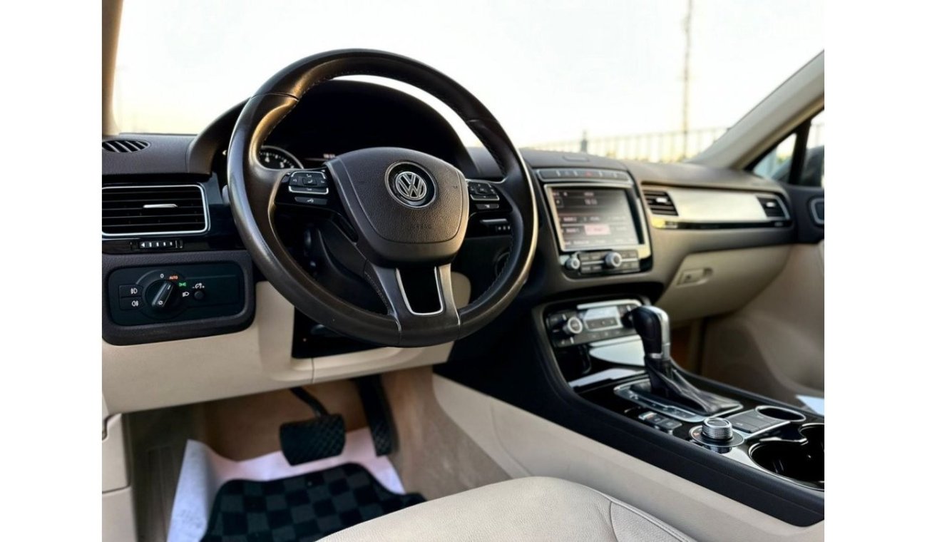 Volkswagen Touareg GCC, original paint, low mileage, clean car.