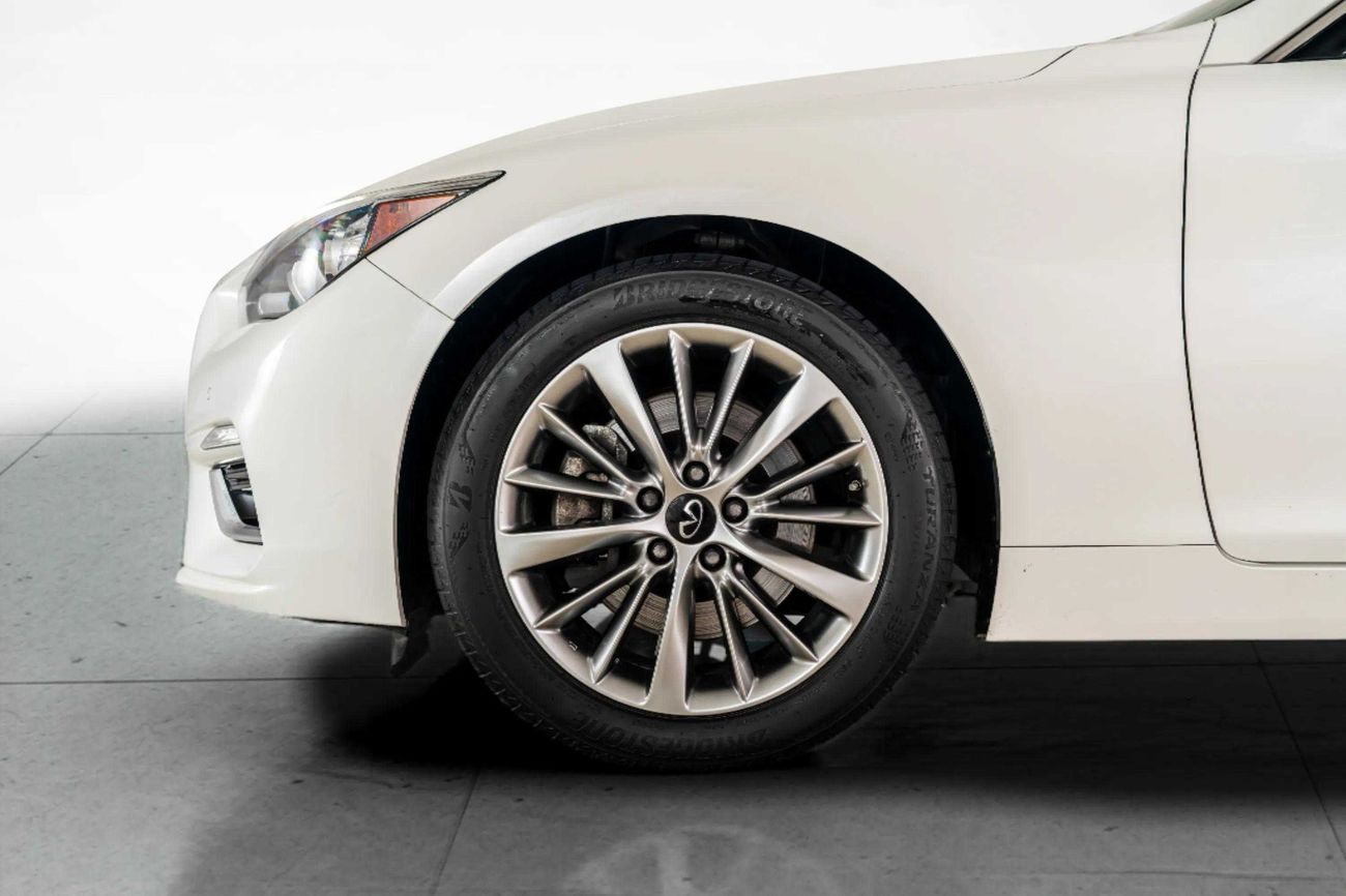 Infiniti Q50 LUXE 3.0