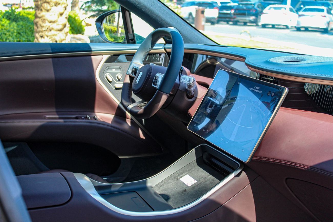 أفاتر 11 2023 Avatr 11 / Dual Motor (572 Hp) / Range (580 Km) / Warranty & Service