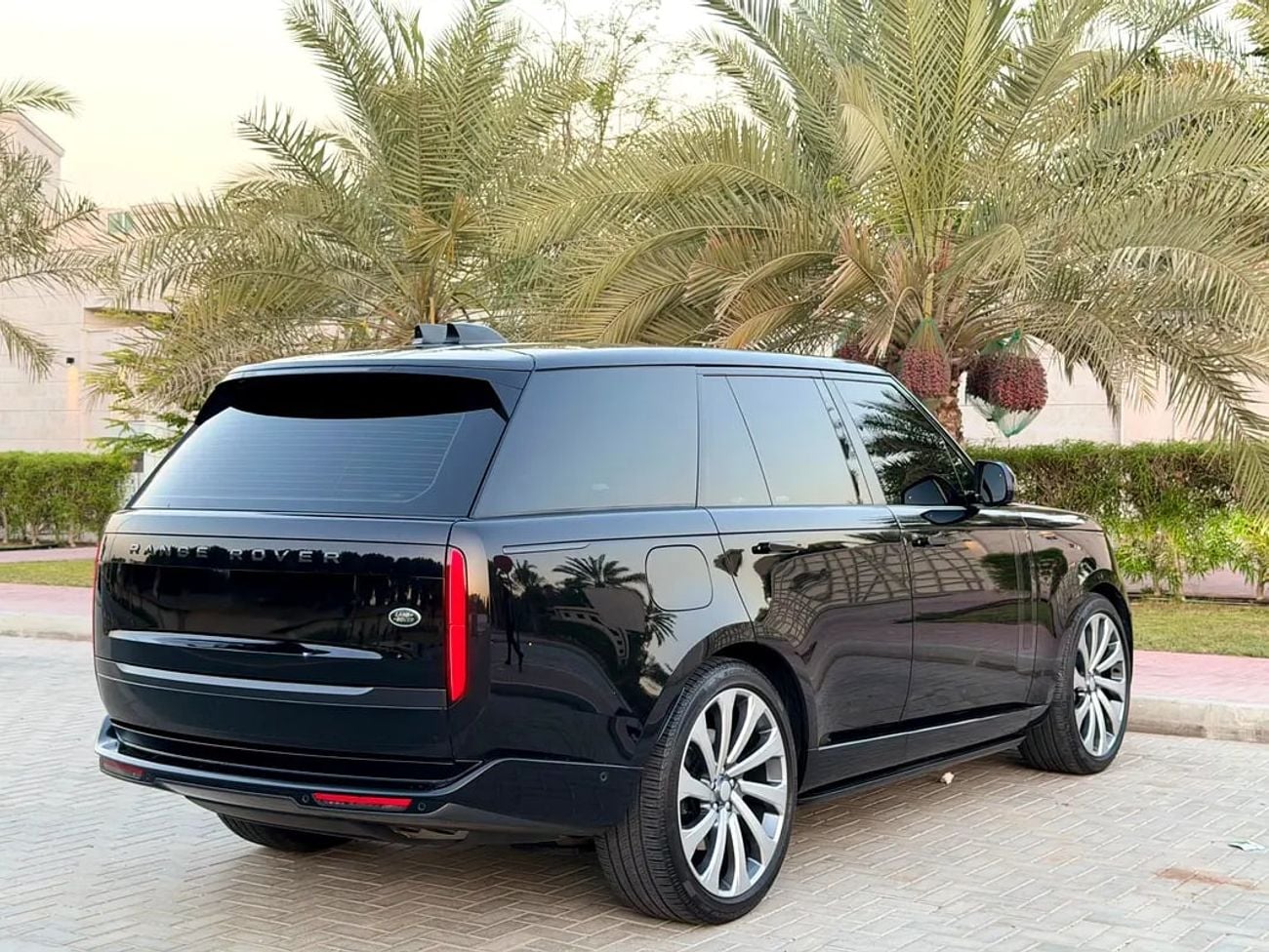 Land Rover Range Rover HSE P530 | GCC Specs | Low Mileage