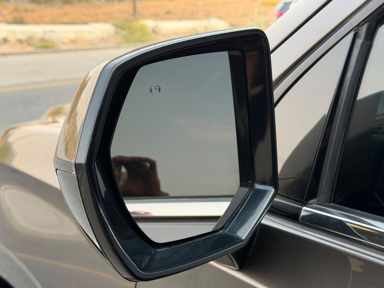Chevrolet Suburban LT SUBURBAN /V8 5.3L / 7 seater / GCC/NEW SHAPE / Radar/ Blind Spots/ LINE ASSIST