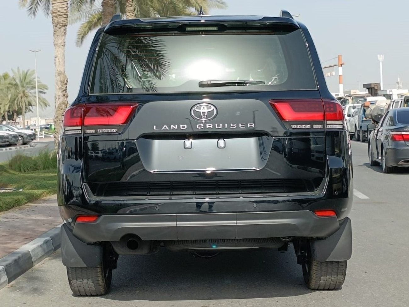 Toyota Land Cruiser VX || 3.3L DIESEL V6 || RADAR / REAR ENTERTAINMENT DVD / LEATER ,SUNROOF (CODE # VX)