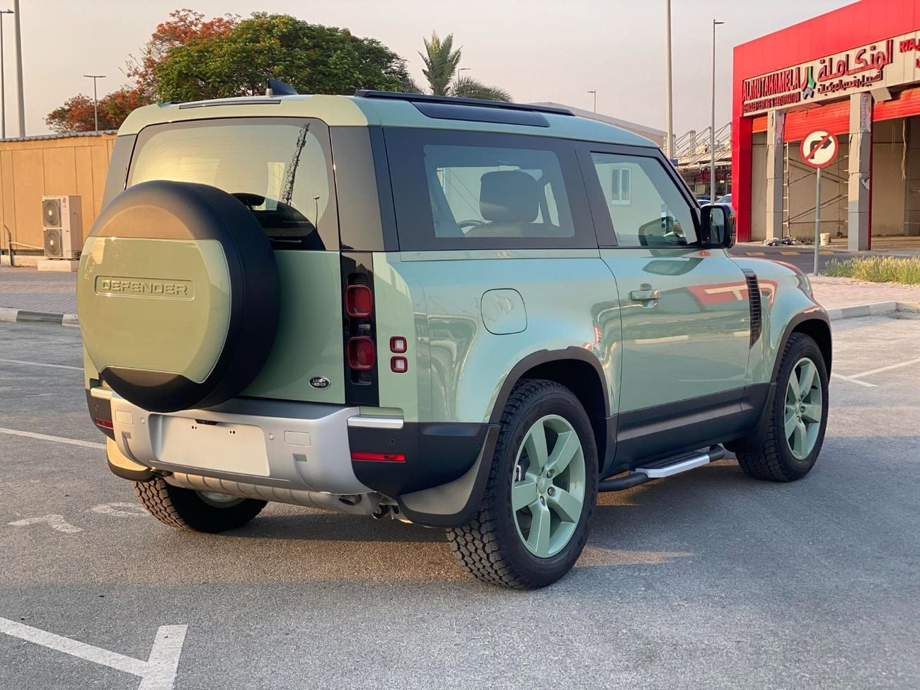 لاند روفر ديفندر P400 90 HSE 3.0L (5 Seater)