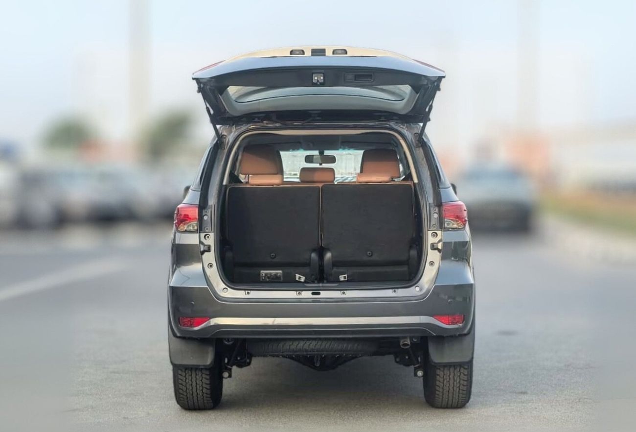 Toyota Fortuner 2.7L,4X4,17''AW,A/T