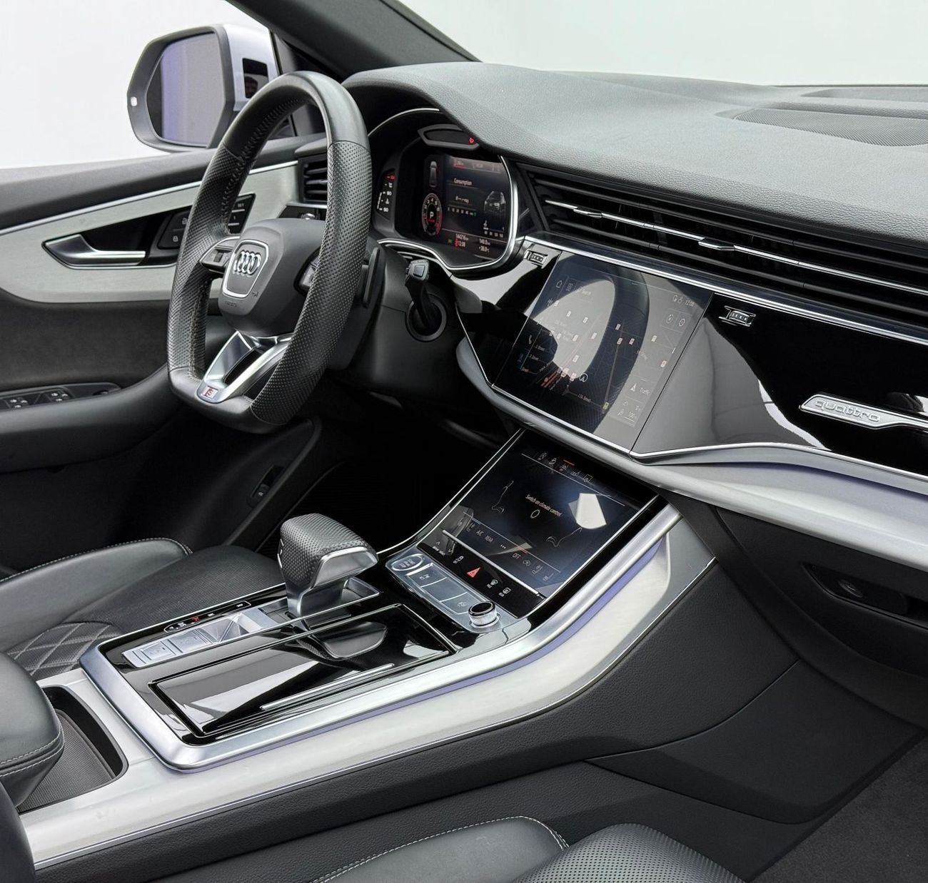 Audi Q8 55 TFSI quattro S-Line 3.0L (340 HP) 2019 Audi Q8 55 TFSI Quattro S-Line, Full Service History, Exce