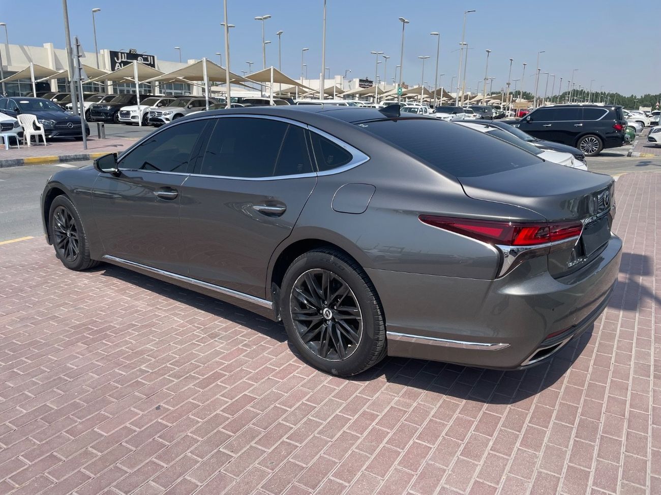 لكزس LS 500 فل اوبشن وارد كوريا اوراق جمارك نظيفة جدا ًبدون حوادث