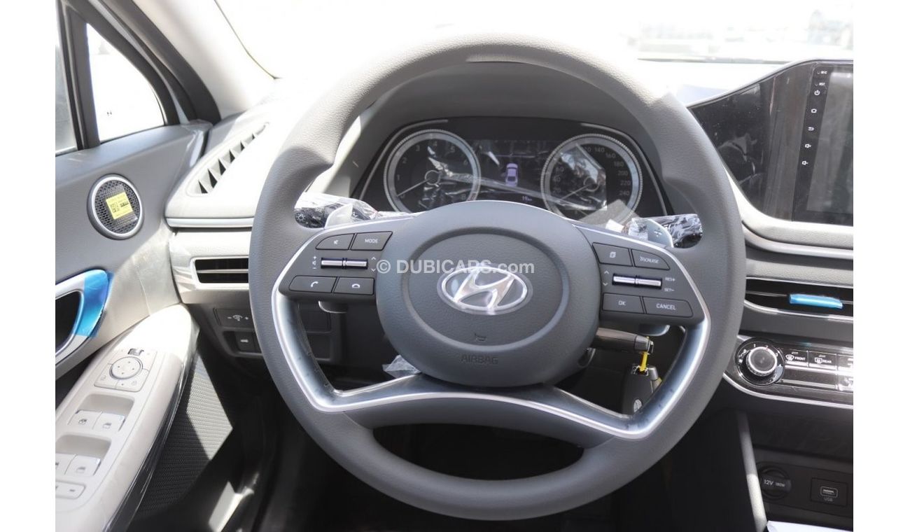 Hyundai Sonata 2.5L PETROL, MONITOR, SEDAN , FWD, 4 DOORS, COLOR WHITE, MULTIMEDIA STEEING, MODEL 2022. FOR EXPORT