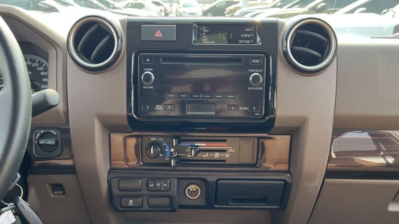 تويوتا لاند كروزر بيك آب 4.0L Double Cab