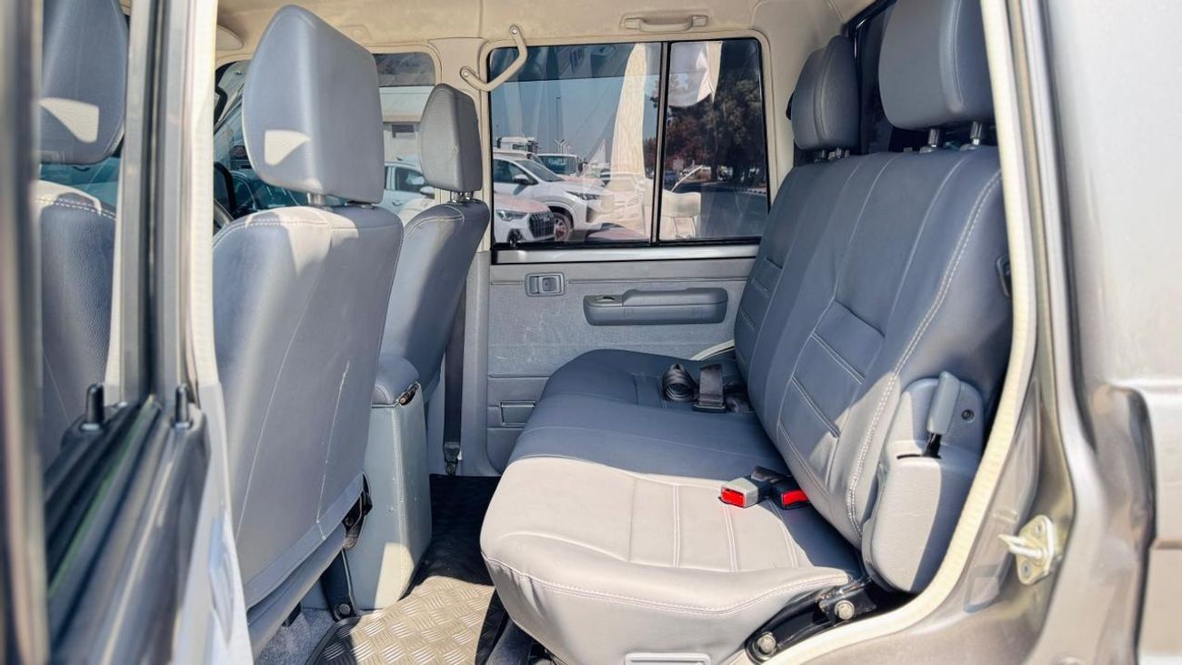 تويوتا لاند كروزر بيك آب -