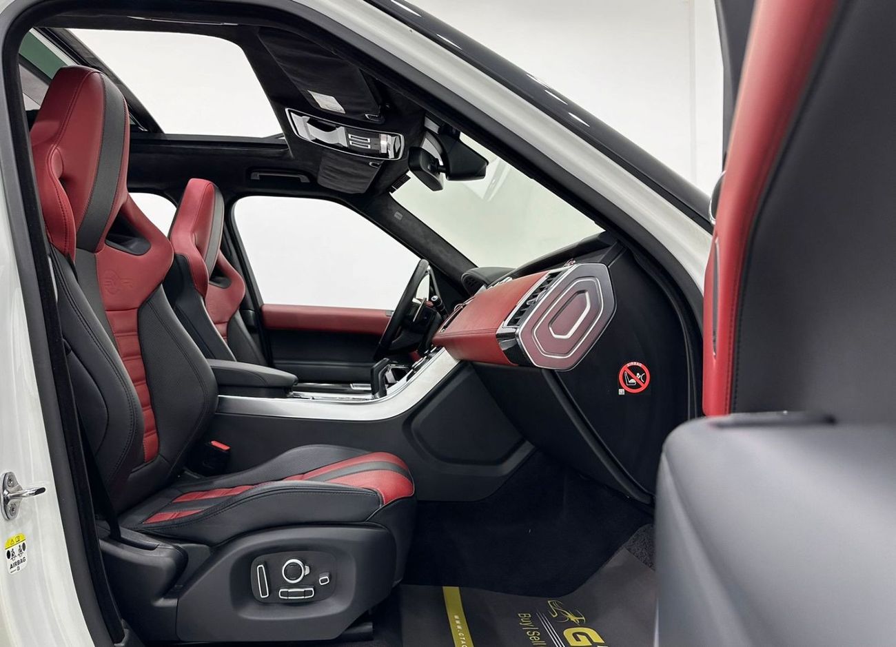 Land Rover Range Rover Sport 2016 Range Rover Sport SVR, Full Range Rover Service History, Full Options, GCC