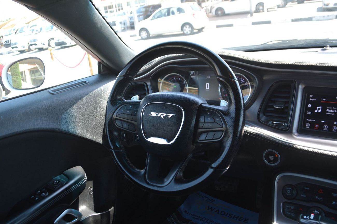 Dodge Challenger R/T 5.7L (370 HP) WHITE CLEAN V8 CAR IN BEST PRICE