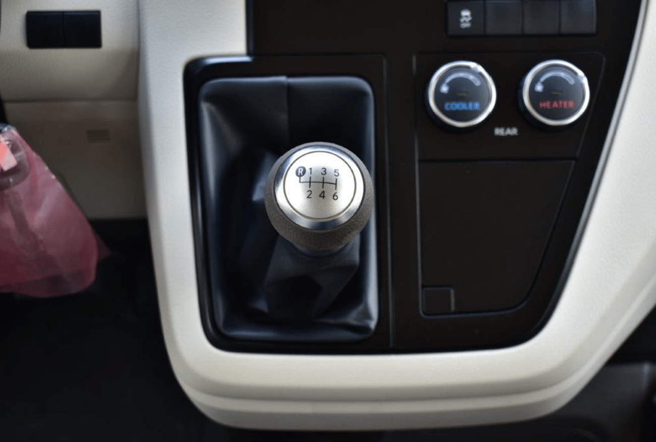 تويوتا هاياس ECT0119 - 2025 Toyota Hiace Hrf Pass Van GL - 3.5L Petrol Manual - White Bumper