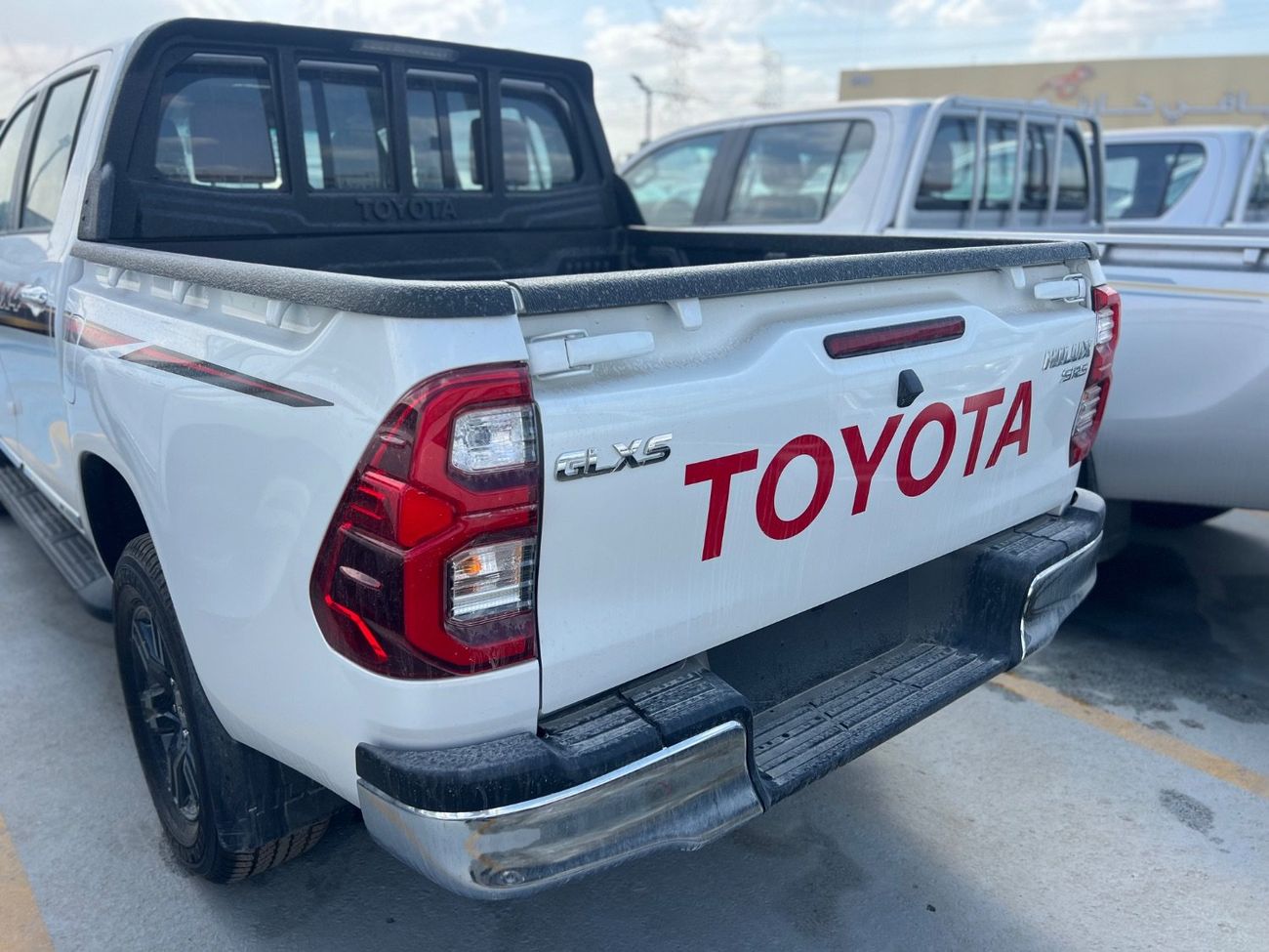 تويوتا هيلوكس تايوتا هايلوكس جي آر5  إس ار 2025٥