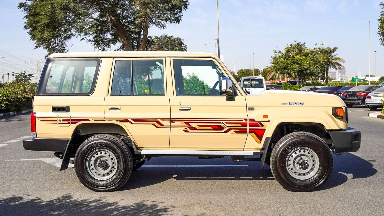 تويوتا لاند كروزر 70 ECT0062 - Toyota Land Cruiser Hardtop 5 Doors - 4.0L Petrol Manual - Beige - LX
