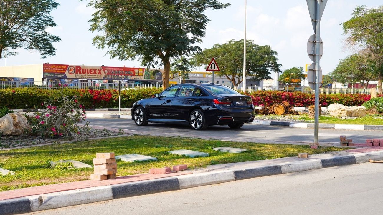 بي أم دبليو i3 2025 BMW i3 eDrive40L Night Sport | 84 kWh | 335 Hp | Range (592 Km) | Warranty & Service
