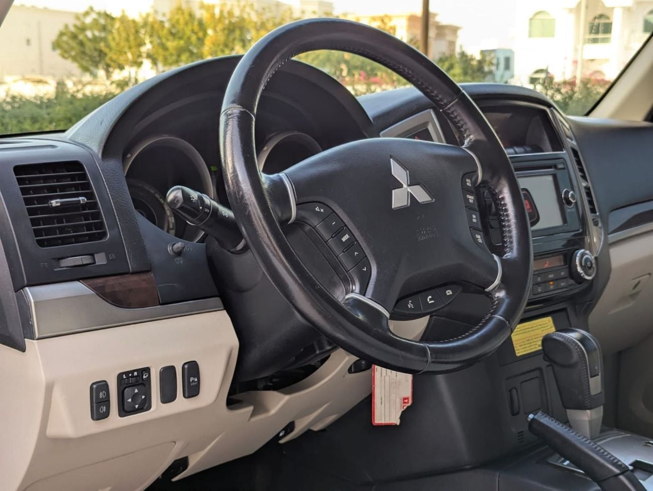 Mitsubishi Pajero GLS HIGHLINE Mitsubishi Pajero 2017 grey LHD Petro engine