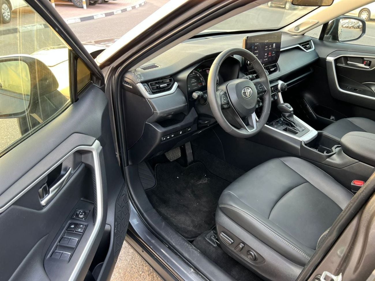 تويوتا راف ٤ XLE 2023 Toyota RAV4 Full Option - 2.5 V4 - Big Screen & Radar Sensor - Trunk Auto Push Star