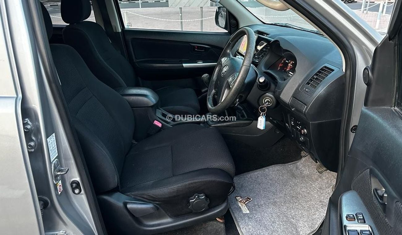 Toyota Hilux SR