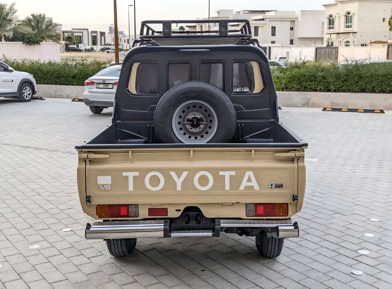 تويوتا لاند كروزر بيك آب LHD Standard Double Cabin 4.5L V8 1VD-FTV Diesel Engine 4WD Manual Gear 5 Seats 4 Doors