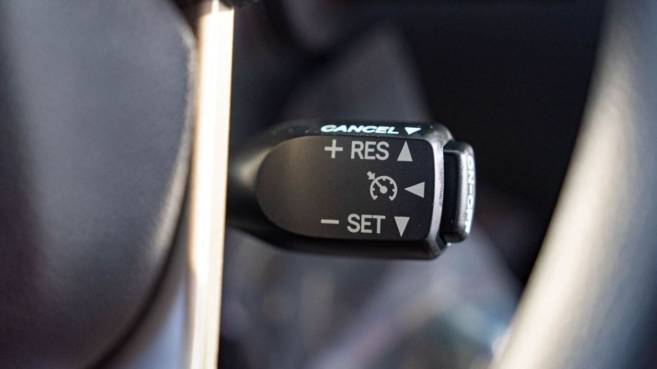 Toyota Hilux GLX 2.7L - Manual - White Inside Maroon | Export Only