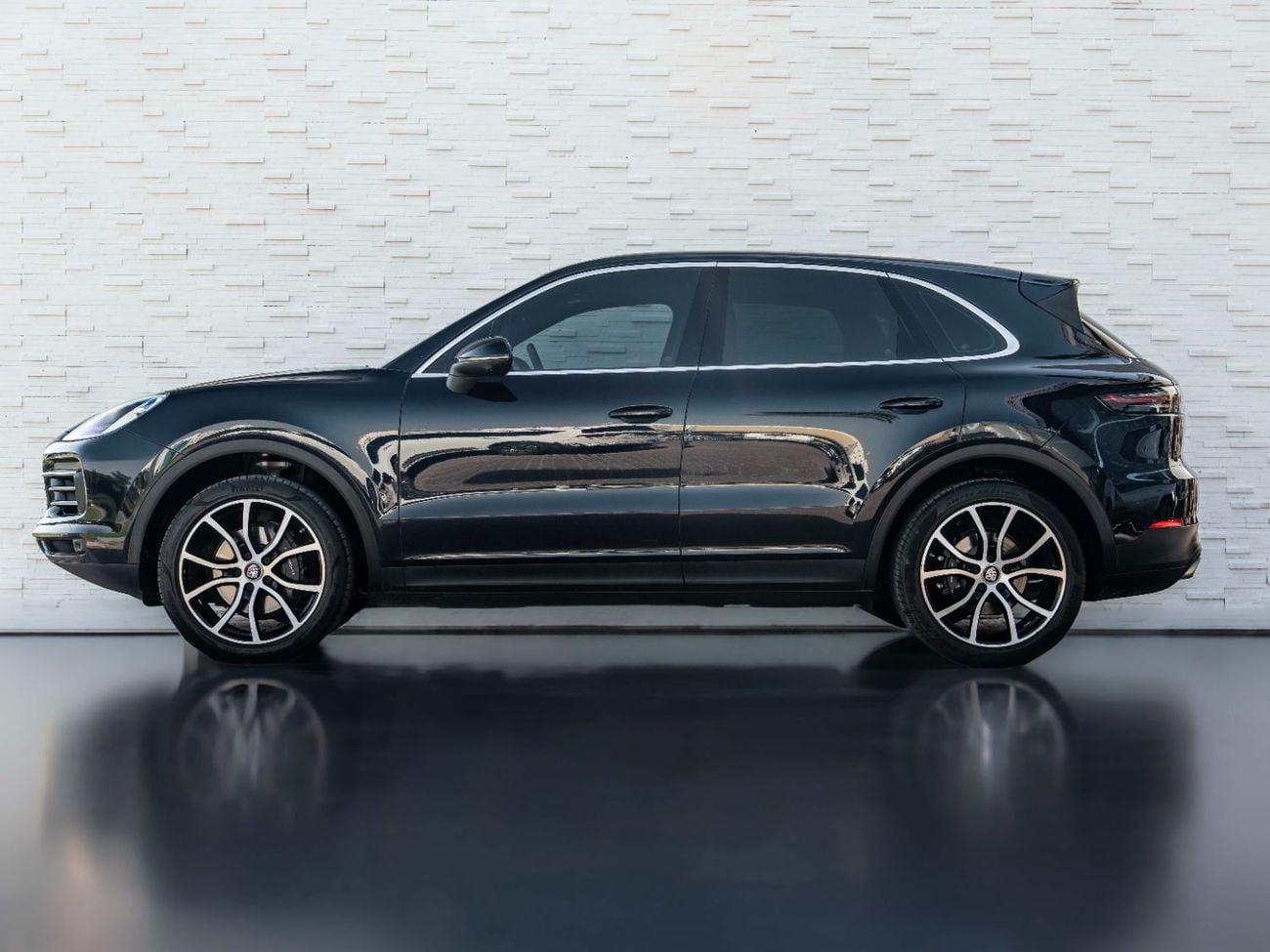 Porsche Cayenne Std 3.0L (335 HP)