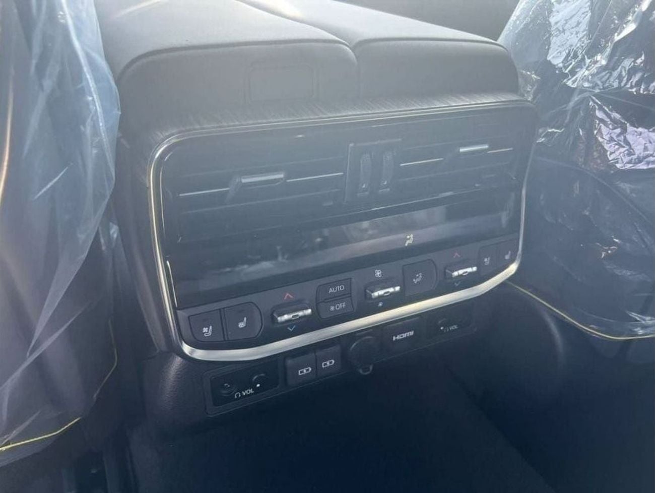 تويوتا لاند كروزر LC300 3.3L AT DIESEL VXR FULL OPTION