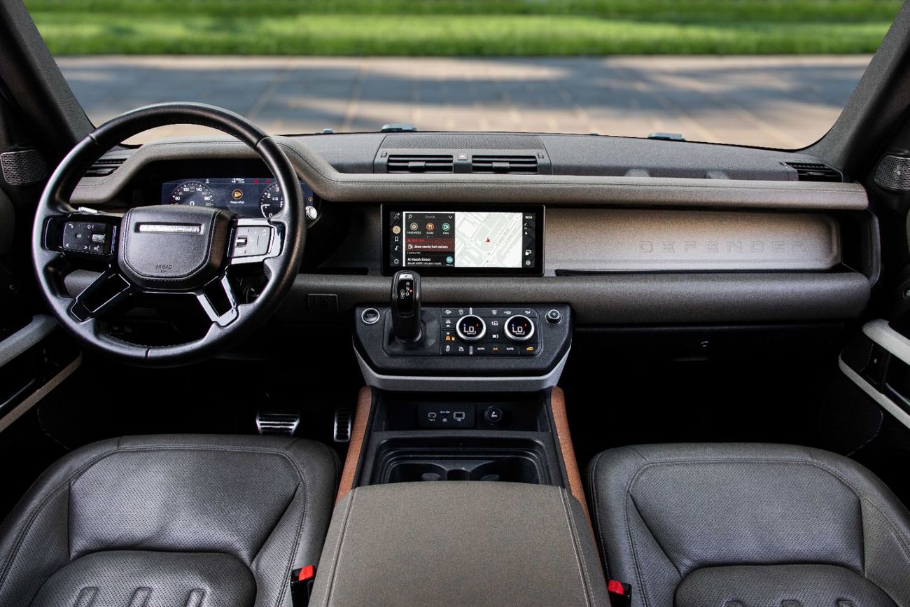 لاند روفر ديفندر 4,896 P.M  | 0% Downpayment | HSE P400 || IMMACULATE!