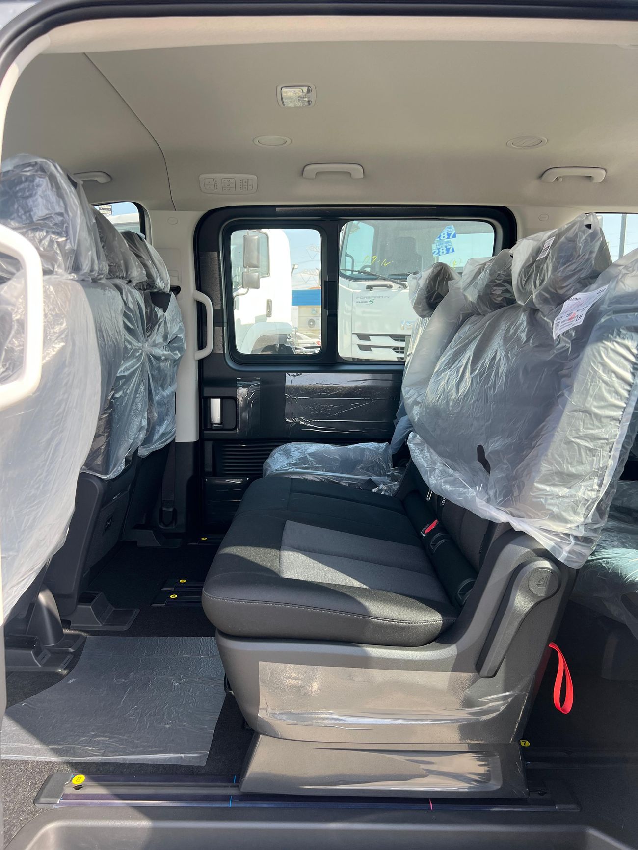 Hyundai Staria Hyundai Staria 3.5L Petrol, Van 9 Seats, Color Silver, Model 2025 (GCC SPECS) AT