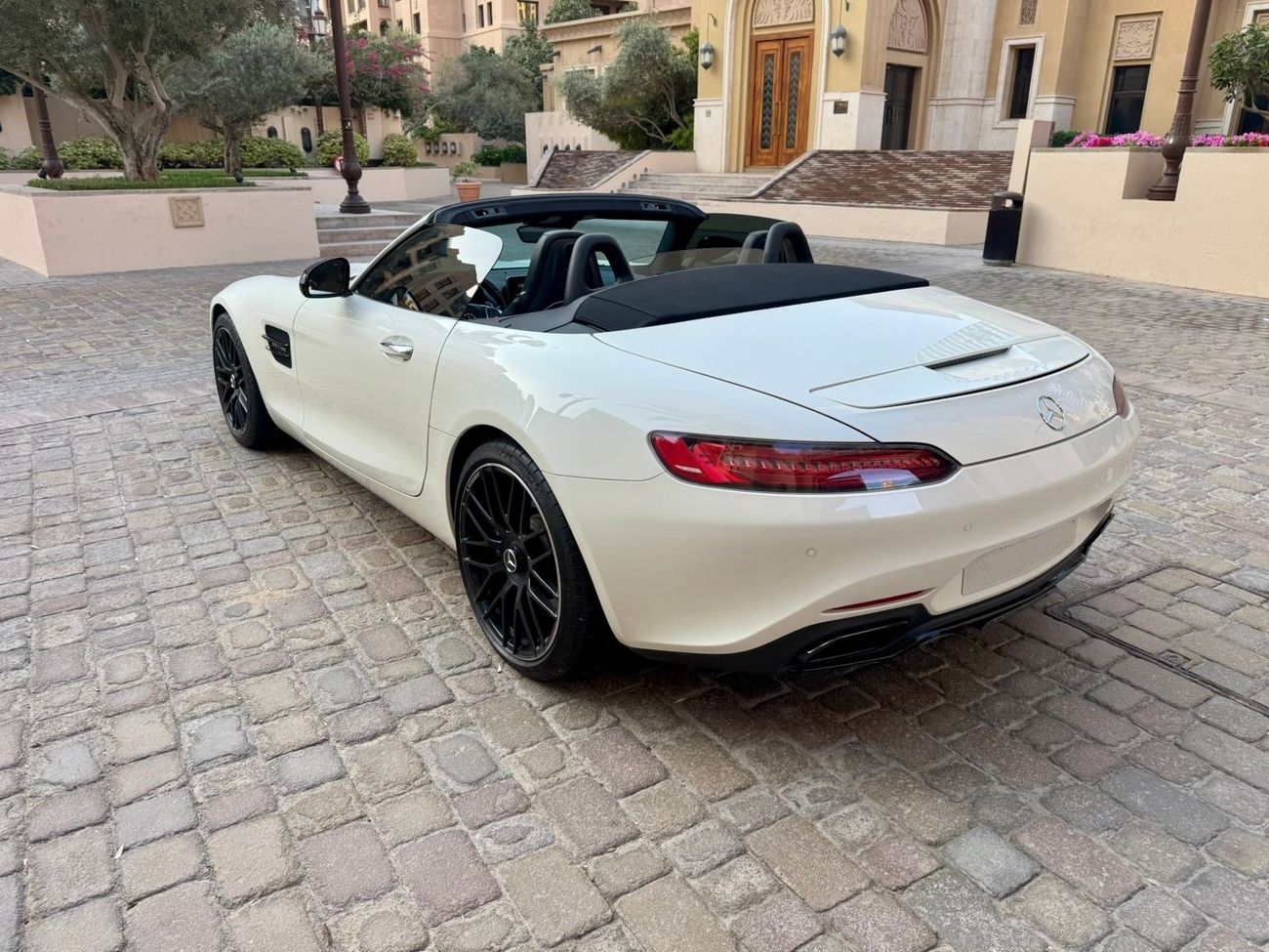 مرسيدس بنز AMG GT C Mercedes-Benz AMG GT Convertible