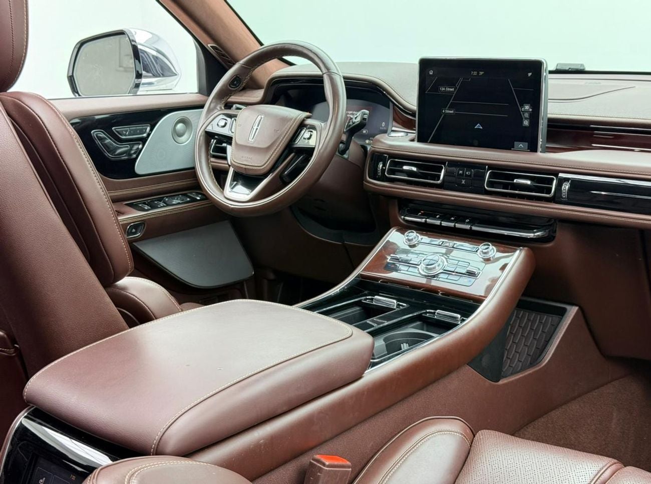 Lincoln Aviator PRESIDENTIAL 2021 Lincoln Aviator Presidential, 2028 Lincoln Warranty, 2026 Lincoln Service Pack, 7 Seater, GCC