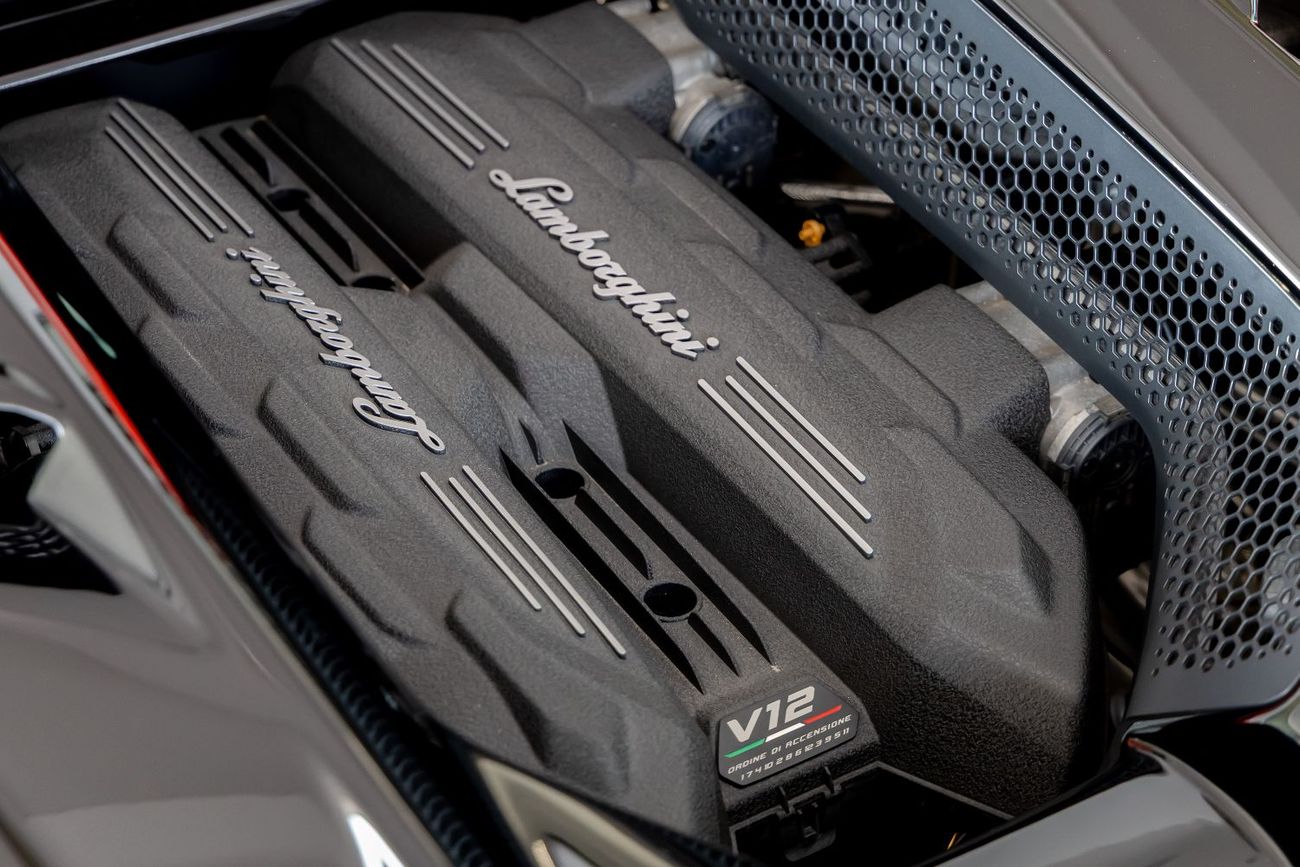 Lamborghini Revuelto 6.5L V12 Hybrid Lamborghini Revuelto 2024 Fully Carbon Fiber