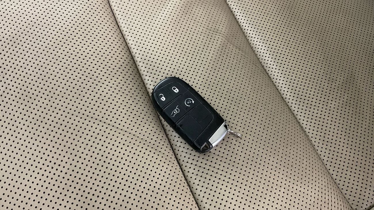 جيب جراند شيروكي Limited | upto AED 20,000 Ramadan Discount | شامل الضمان | 0 ﺪﻔﻋﺓ ﺃﻮﻟﻯ