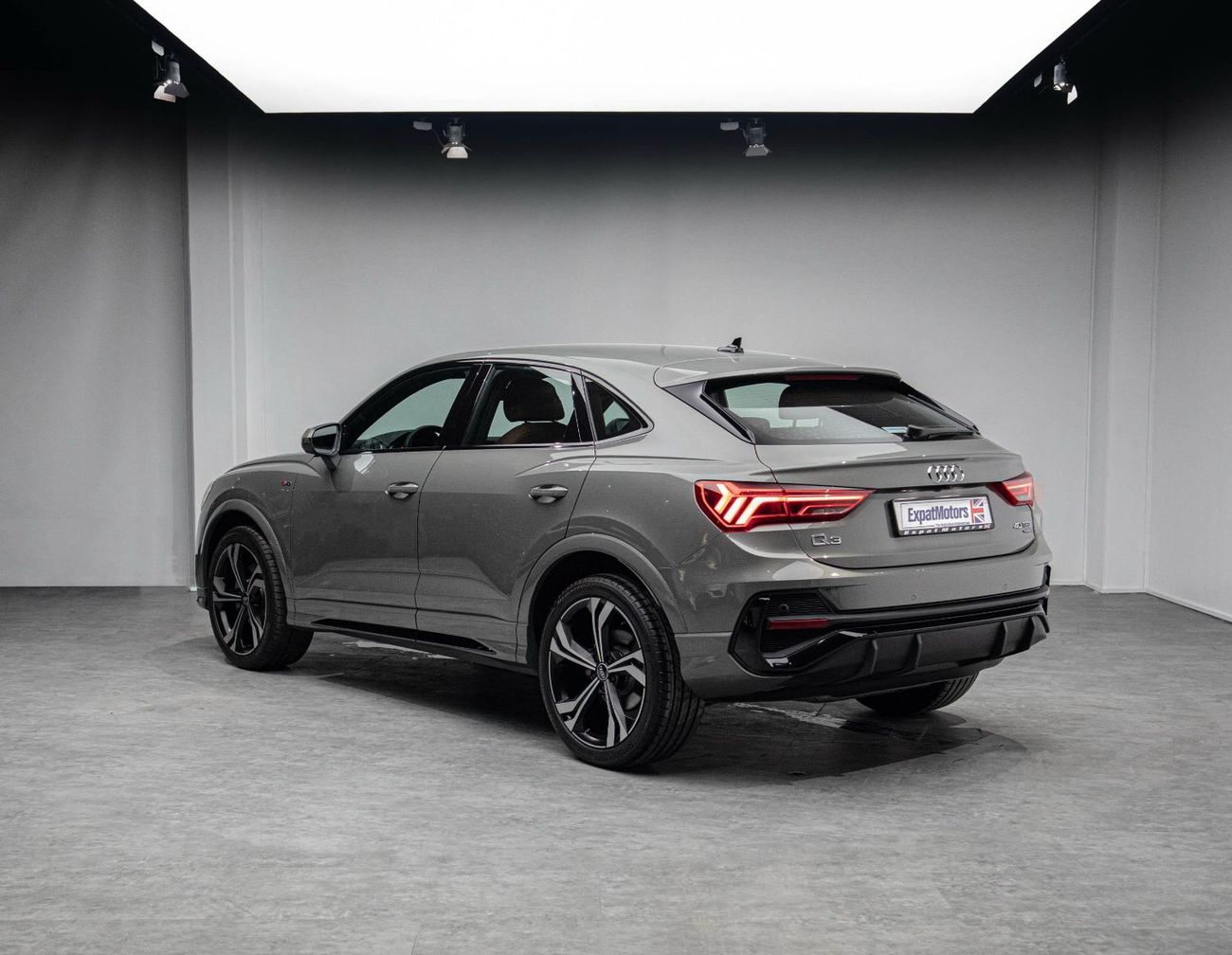 أودي Q3 Sportback 40 TFSI S Line 2.0L 4WD