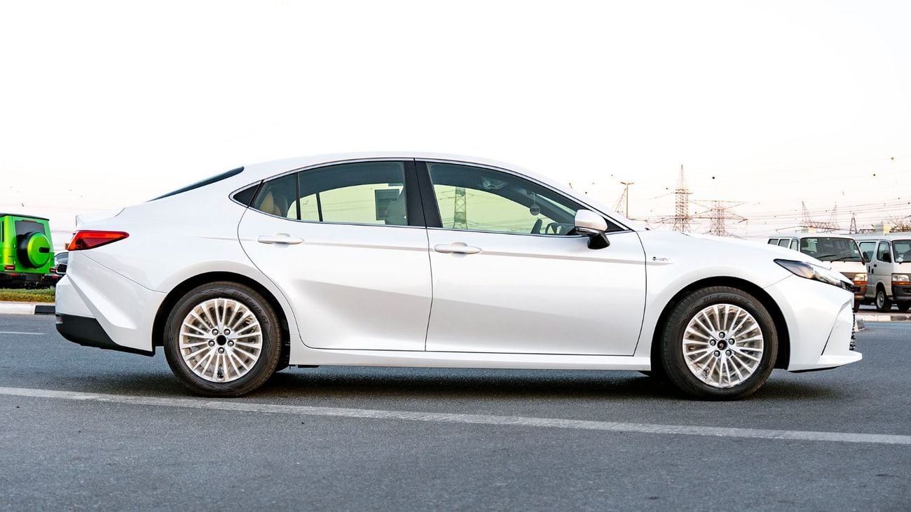 Toyota Camry 2025 Toyota Camry E-plus 2.5L Hybrid AT (White)