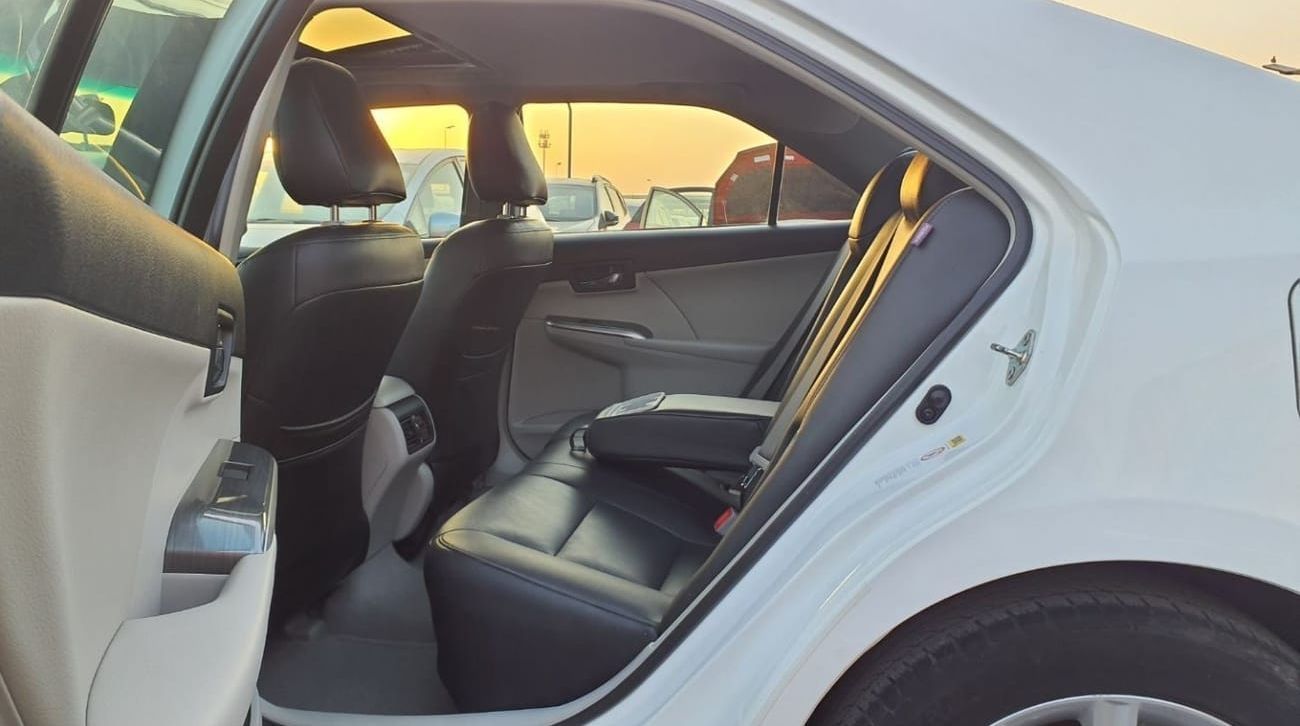 تويوتا كامري Toyota Camry XLE Hyrbrid