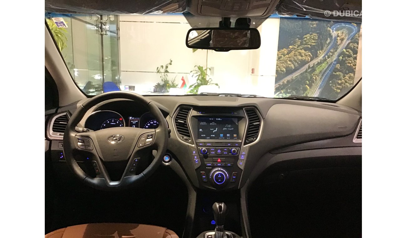 Hyundai Santa Fe GLS 2.4 NAV 2017 Model with GCC Specs