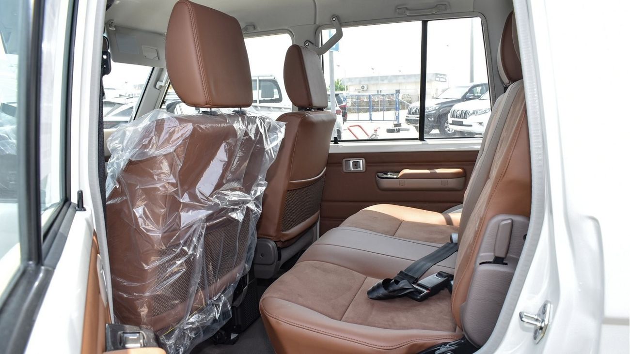 تويوتا لاند كروزر بيك آب 4.0L V6. Double Cabin  A/T