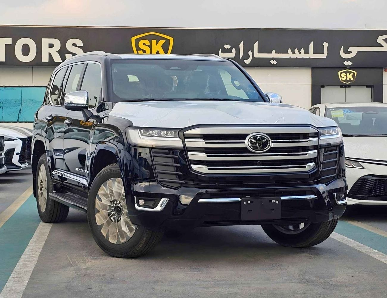 Toyota Land Cruiser VXR VX /4.0L PETROL V6 /RADAR /BIG DVD/JBL SPEAKERS / REAR ENTERTAINMENT DVD /MID OPTION (CODE#VX4MA