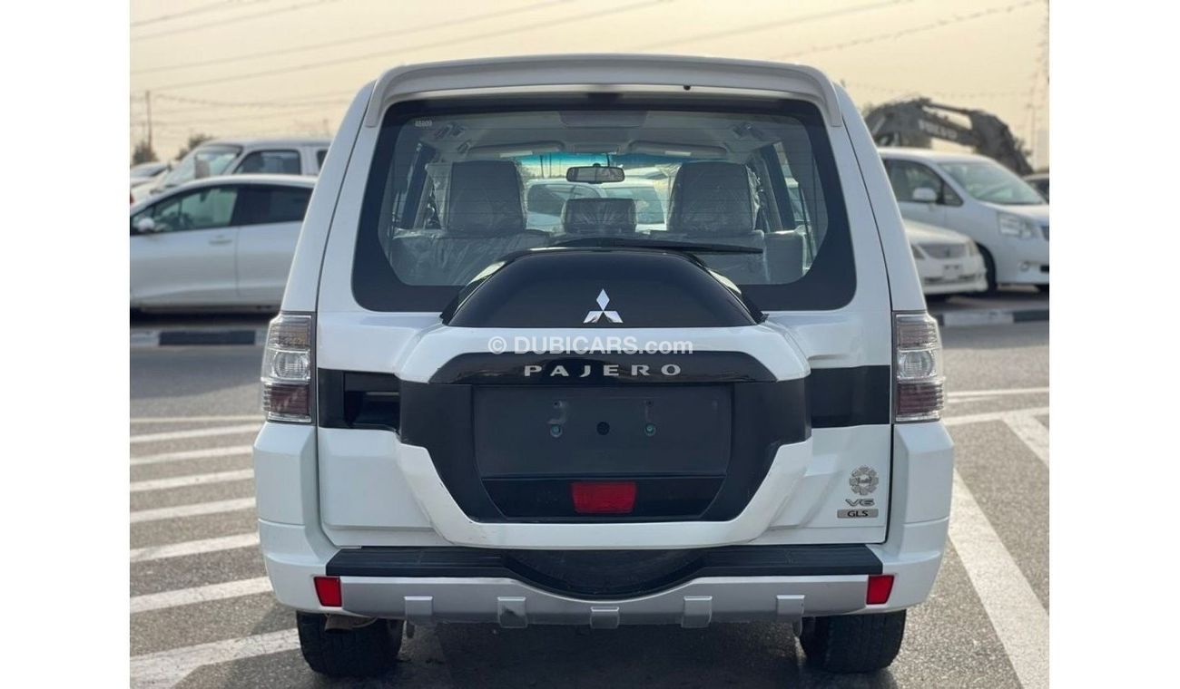 ميتسوبيشي باجيرو 2016 Mitsubishi Pajero 4x4 GLS MidOption / 100% Accident free