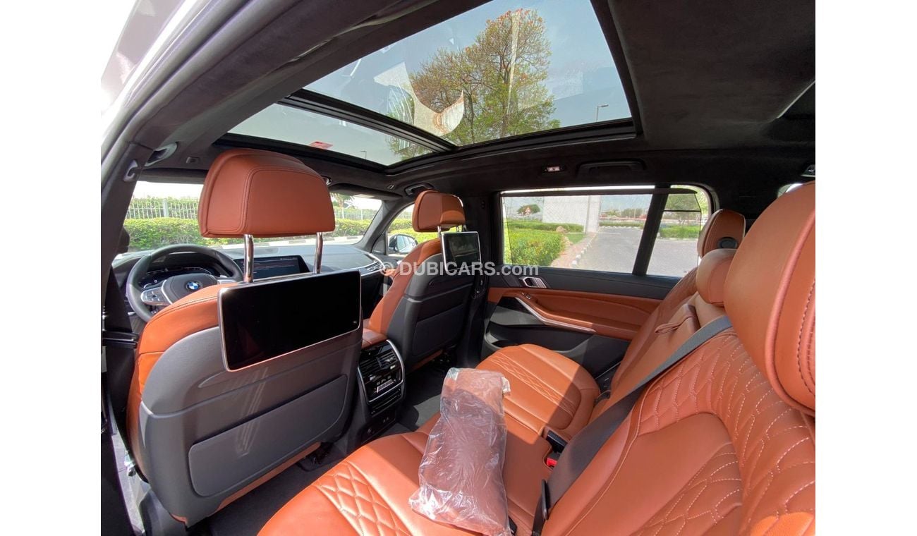 BMW X7 40i M Sport Pure GCC SPEC UNDER WARRANTY AND SERVICE CONTRACT