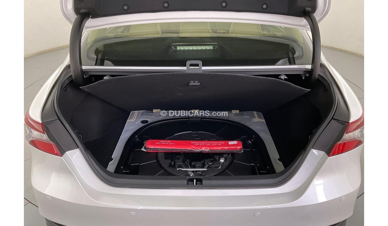 Toyota Camry SE | 1 year free warranty | 1.99% financing rate | Flood Free