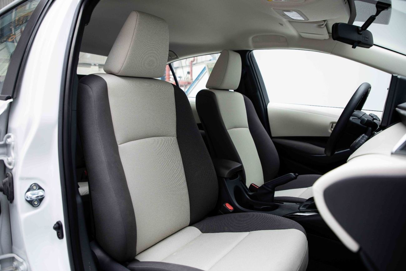 تويوتا كورولا XLI 2.0L - Platinum White Pearl Inside Fromage (Fabric) | Export Only